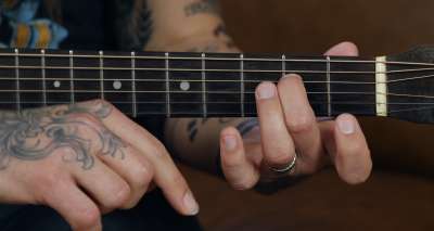 how to fret a guitar