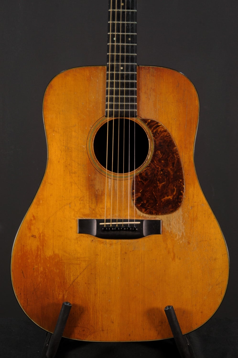 Martin D18