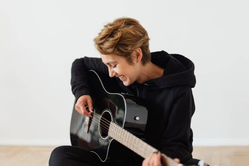 10 Next-Level Guitar Riffs to Practice (That Are Fun and Easy ...